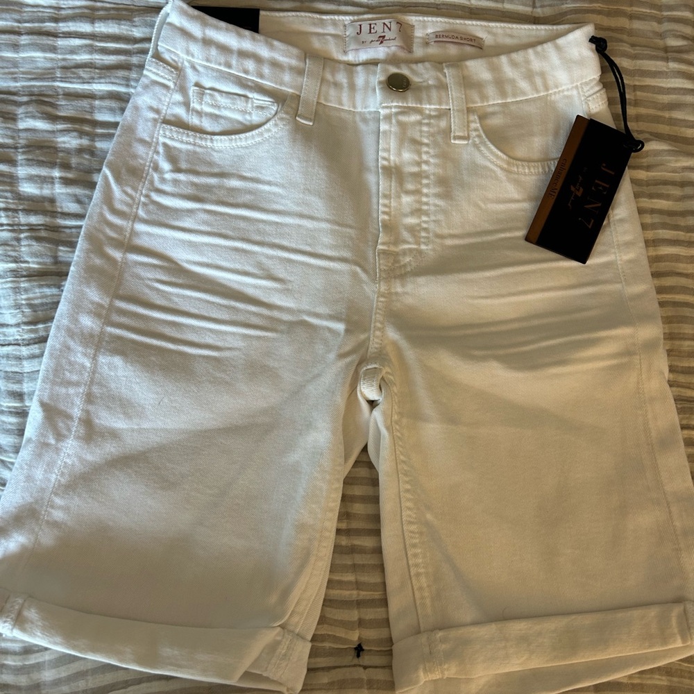 7 For All Mankind white Bermuda Shorts size 0